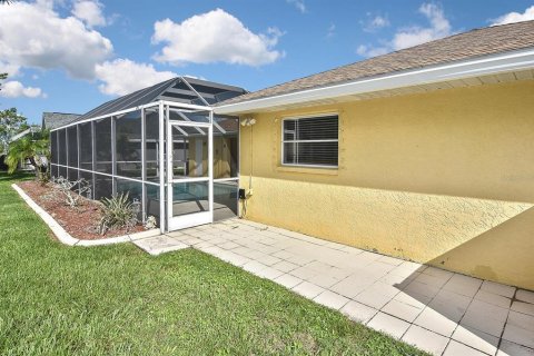 House in Punta Gorda, Florida 3 bedrooms, 205.41 sq.m. № 1267707 - photo 14