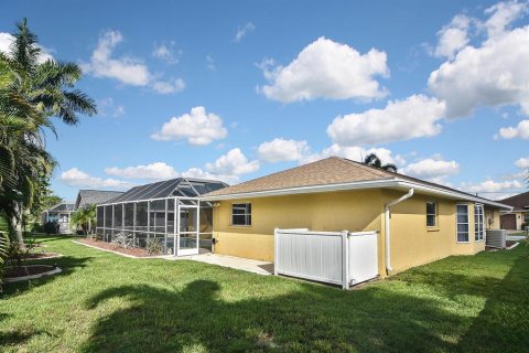 House in Punta Gorda, Florida 3 bedrooms, 205.41 sq.m. № 1267707 - photo 9