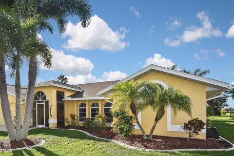 Villa ou maison à vendre à Punta Gorda, Floride: 3 chambres, 205.41 m2 № 1267707 - photo 6