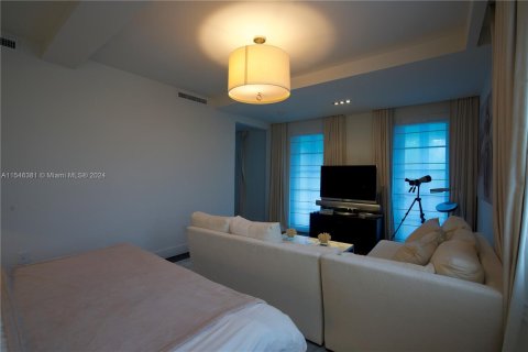 Adosado en venta en Miami Beach, Florida, 5 dormitorios, 407.93 m2 № 1050713 - foto 29