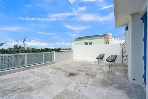 Touwnhouse à vendre à Miami Beach, Floride: 5 chambres, 407.93 m2 № 1050713 - photo 22