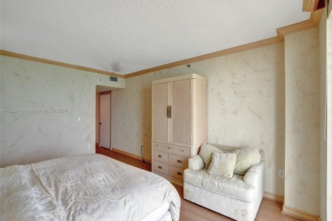 Condominio en venta en Surfside, Florida, 3 dormitorios, 190.45 m2 № 1080193 - foto 25