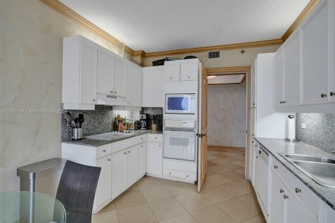 Condominio en venta en Surfside, Florida, 3 dormitorios, 190.45 m2 № 1080193 - foto 20