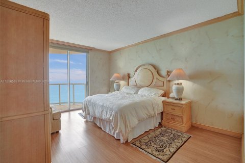 Condominio en venta en Surfside, Florida, 3 dormitorios, 190.45 m2 № 1080193 - foto 22