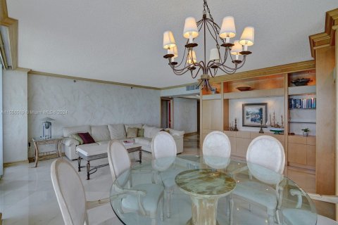 Condominio en venta en Surfside, Florida, 3 dormitorios, 190.45 m2 № 1080193 - foto 10