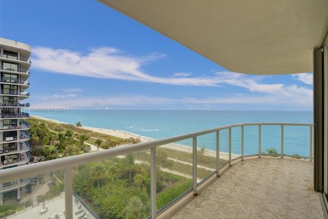 Condominio en venta en Surfside, Florida, 3 dormitorios, 190.45 m2 № 1080193 - foto 3