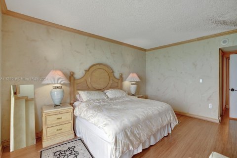 Condominio en venta en Surfside, Florida, 3 dormitorios, 190.45 m2 № 1080193 - foto 24