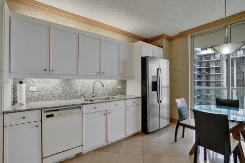 Condominio en venta en Surfside, Florida, 3 dormitorios, 190.45 m2 № 1080193 - foto 18