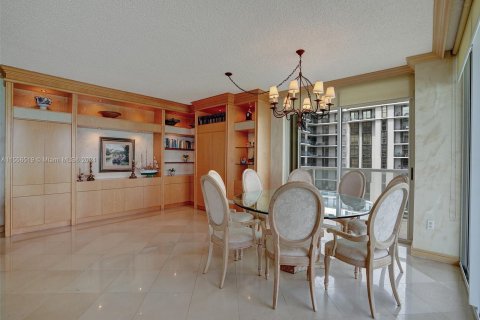 Condominio en venta en Surfside, Florida, 3 dormitorios, 190.45 m2 № 1080193 - foto 12