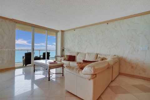 Condominio en venta en Surfside, Florida, 3 dormitorios, 190.45 m2 № 1080193 - foto 13
