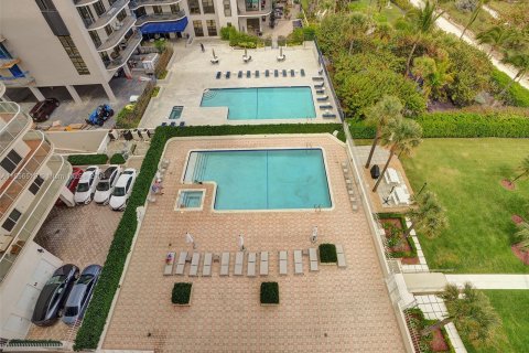 Condominio en venta en Surfside, Florida, 3 dormitorios, 190.45 m2 № 1080193 - foto 7