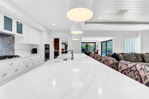 Villa ou maison à vendre à Palmetto Bay, Floride: 4 chambres, 254.83 m2 № 1328648 - photo 8