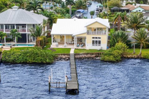 Villa ou maison à vendre à Palm City, Floride: 4 chambres, 283.07 m2 № 1077426 - photo 2