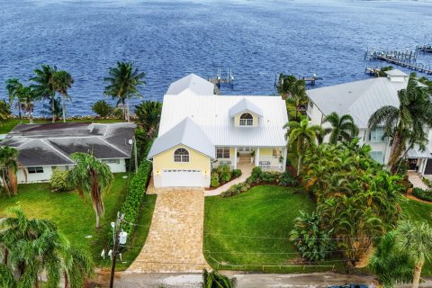 Villa ou maison à vendre à Palm City, Floride: 4 chambres, 283.07 m2 № 1077426 - photo 1