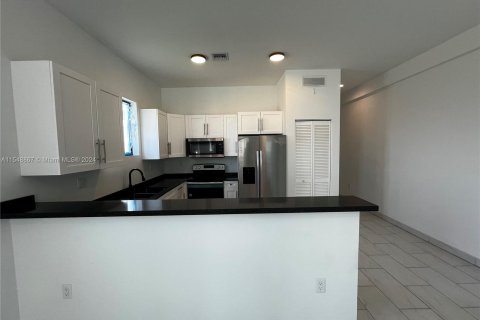 Townhouse in West Park, Florida 3 bedrooms № 1075542 - photo 27