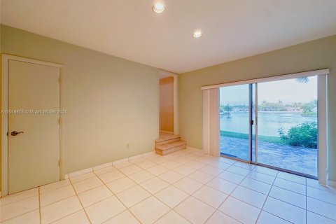 Townhouse in Miami Lakes, Florida 3 bedrooms, 162.21 sq.m. № 1075543 - photo 27