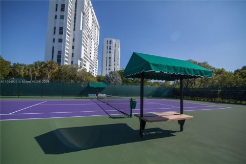 Townhouse in Aventura, Florida 3 bedrooms, 188.78 sq.m. № 1075505 - photo 29