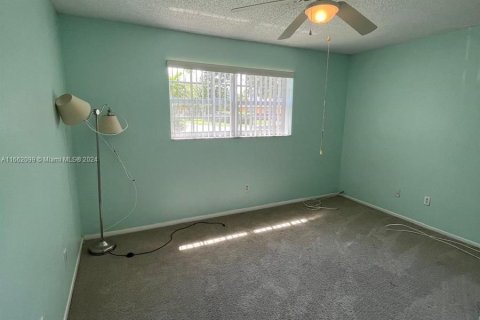 House in Mangonia Park, Florida 3 bedrooms, 141.86 sq.m. № 1370701 - photo 9