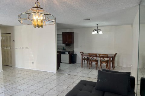 Casa en alquiler en Mangonia Park, Florida, 3 dormitorios, 141.86 m2 № 1370701 - foto 4