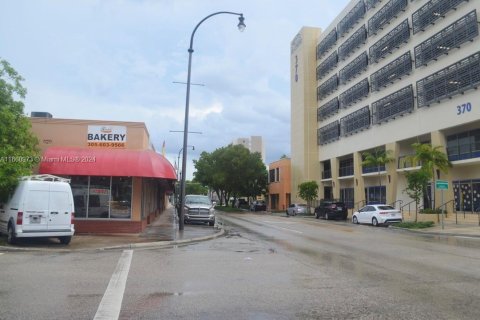 Propiedad comercial en venta en Hialeah, Florida № 1370659 - foto 2