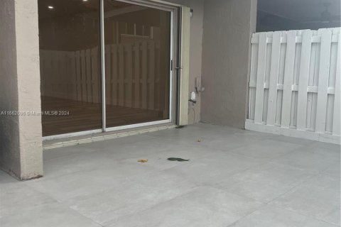 Adosado en venta en Miami, Florida, 3 dormitorios, 133.04 m2 № 1370661 - foto 22