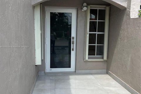 Adosado en venta en Miami, Florida, 3 dormitorios, 133.04 m2 № 1370661 - foto 2