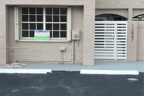 Adosado en venta en Miami, Florida, 3 dormitorios, 133.04 m2 № 1370661 - foto 1