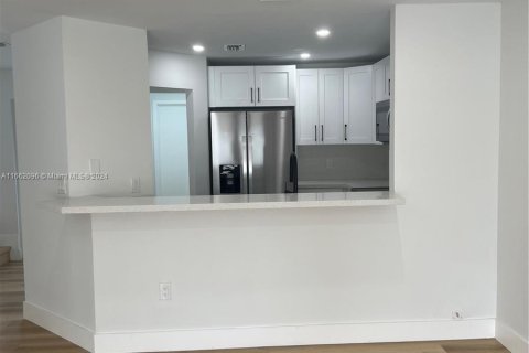 Townhouse in Miami, Florida 3 bedrooms, 133.04 sq.m. № 1370661 - photo 9