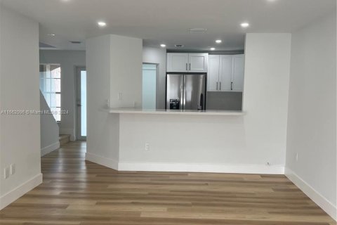 Adosado en venta en Miami, Florida, 3 dormitorios, 133.04 m2 № 1370661 - foto 10