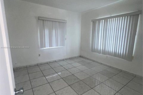 House in Miami, Florida 3 bedrooms, 206.24 sq.m. № 1370660 - photo 5