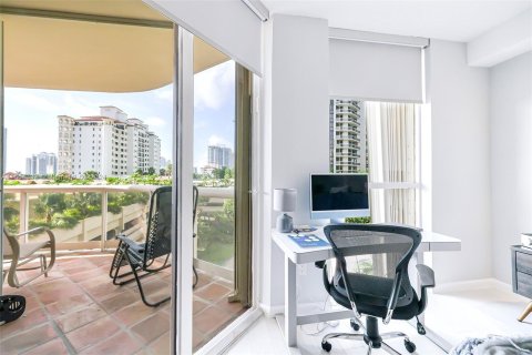 Condo in Aventura, Florida, 2 bedrooms  № 1370662 - photo 20