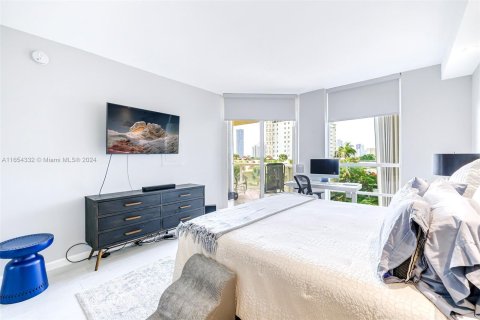 Condo in Aventura, Florida, 2 bedrooms  № 1370662 - photo 11