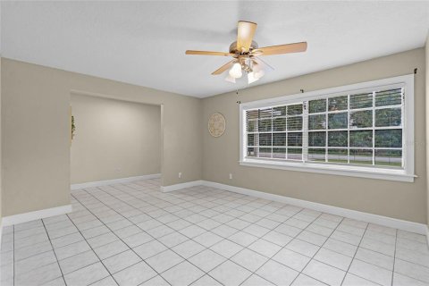 House in Deltona, Florida 3 bedrooms, 215.9 sq.m. № 1350224 - photo 6