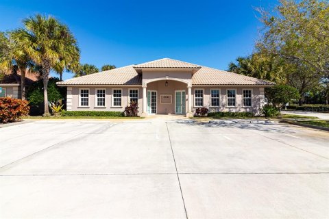 Immobilier commercial à vendre à Stuart, Floride № 1055995 - photo 1
