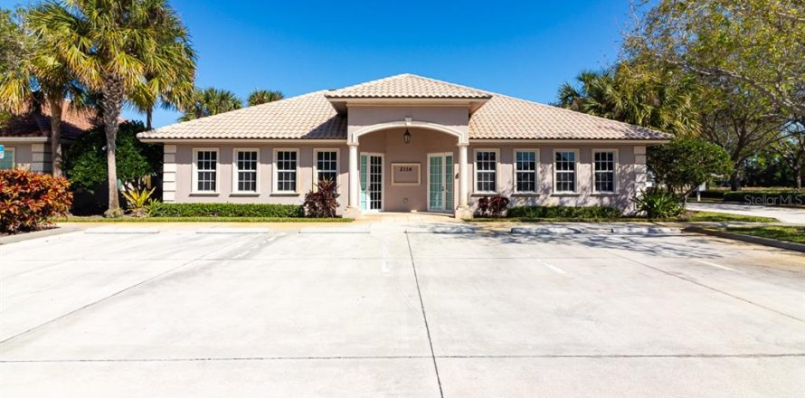 Commercial property in Stuart, Florida № 1055995