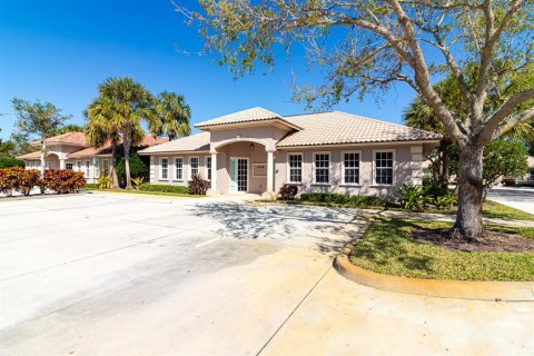 Immobilier commercial à vendre à Stuart, Floride № 1055995 - photo 2
