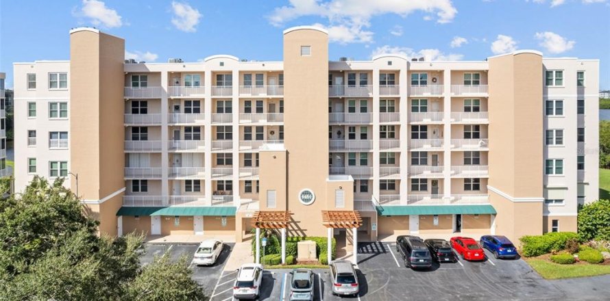 Condominio en Saint Petersburg, Florida, 2 dormitorios  № 1403929