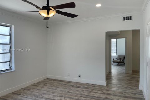 Condo in Miami Beach, Florida, 1 bedroom  № 1231062 - photo 17