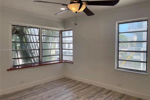 Condo in Miami Beach, Florida, 1 bedroom  № 1231062 - photo 16