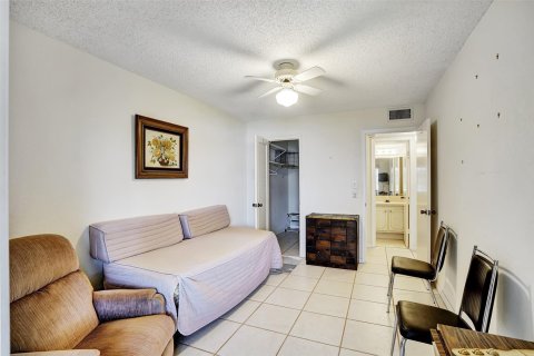 Condo in Deerfield Beach, Florida, 2 bedrooms  № 1038306 - photo 21