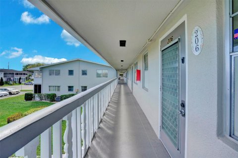 Copropriété à vendre à Deerfield Beach, Floride: 2 chambres, 76.92 m2 № 1038306 - photo 6