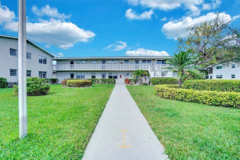 Condo in Deerfield Beach, Florida, 2 bedrooms  № 1038306 - photo 26