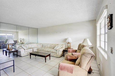 Condo in Deerfield Beach, Florida, 2 bedrooms  № 1038306 - photo 10