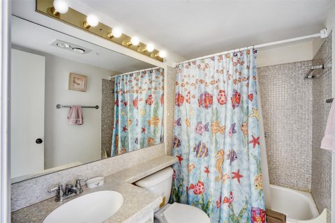 Condo in Deerfield Beach, Florida, 2 bedrooms  № 1038306 - photo 25