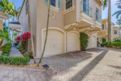 Townhouse in Palm Beach Gardens, Florida 3 bedrooms, 158.86 sq.m. № 1031605 - photo 7
