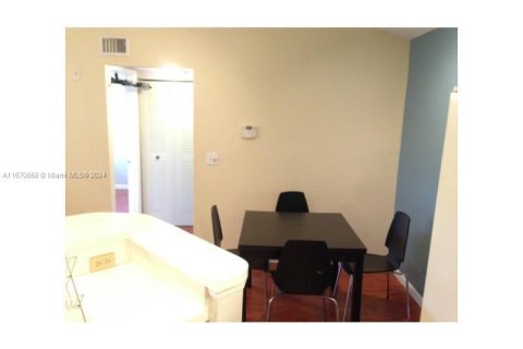 Condo in Sunrise, Florida, 1 bedroom  № 1389825 - photo 6