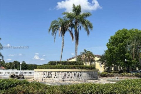 Condo in Sunrise, Florida, 1 bedroom  № 1389825 - photo 1