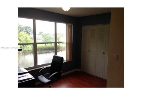 Condo in Sunrise, Florida, 1 bedroom  № 1389825 - photo 4