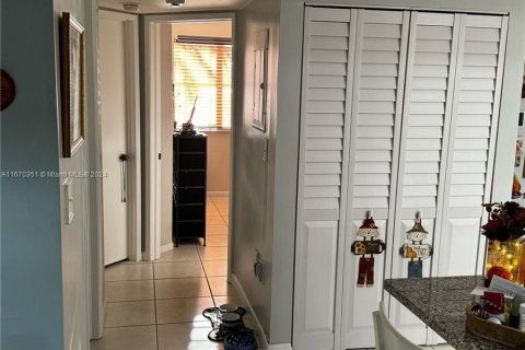 Condo in Miami, Florida, 3 bedrooms  № 1389781 - photo 15