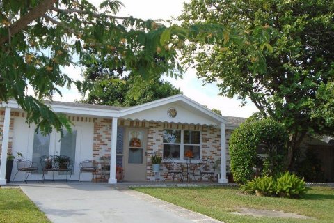 Casa en venta en Port Richey, Florida, 3 dormitorios, 122.63 m2 № 1407983 - foto 1